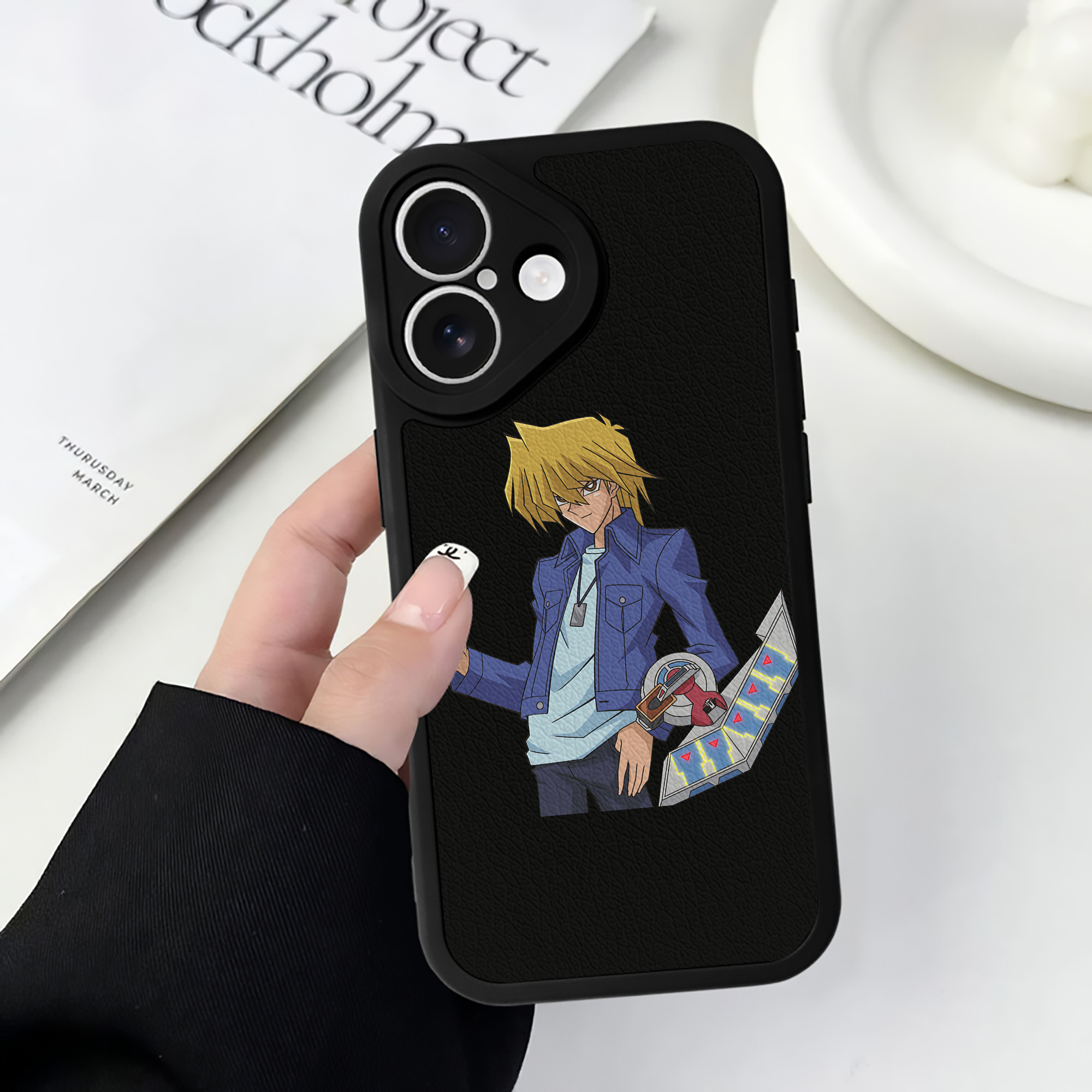 遊☆戯☆王 Yu-Gi-Oh! 【iPhone 16シリーズ対応】シリコンスマホケース（レザー調） 材質：シリコン